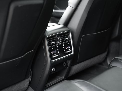 Used 2021 Porsche Cayenne Coupe image 28