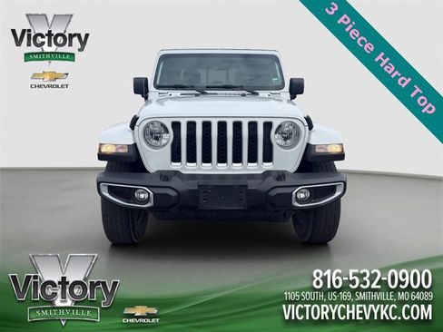 Used 2023 Jeep Gladiator Overland image 2