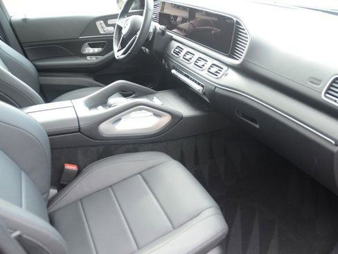 Used 2024 Mercedes-Benz GLS 450 4MATIC image 4