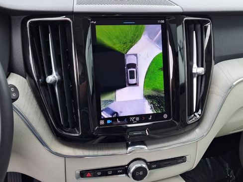 Used 2024 Volvo XC60 B5 Plus w/ Protection Package Premier image 21