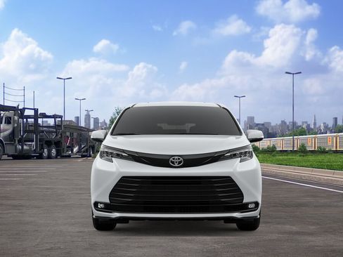 New 2026 Toyota Sienna XLE Woodland Edition AWD/4WD image 17