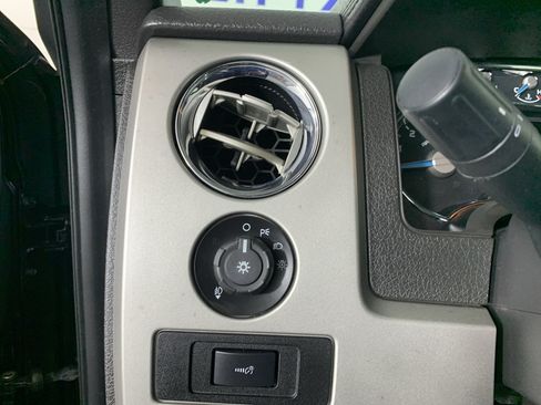 Used 2013 Ford F150 Lariat w/ Lariat Chrome Pkg image 17