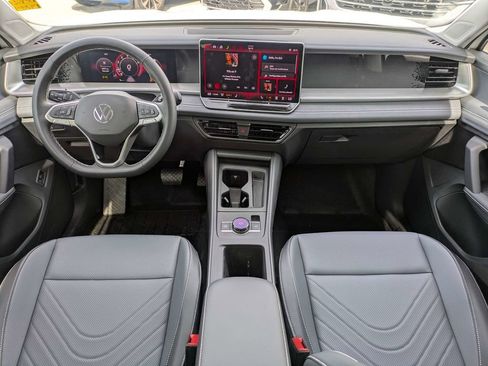 New 2026 Volkswagen Tiguan SE FWD image 18