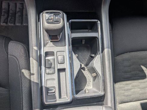 Used 2025 Nissan Pathfinder SV FWD image 34