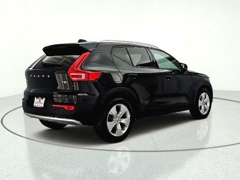 Used 2022 Volvo XC40 T5 Momentum AWD/4WD image 7