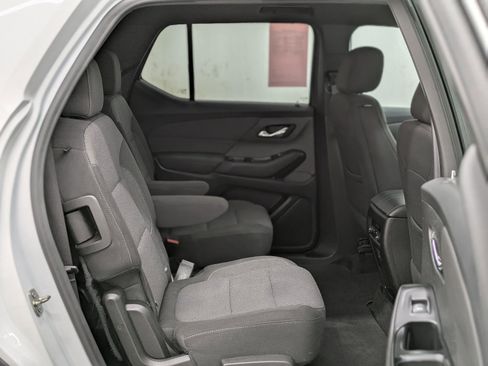 Used 2022 Chevrolet Traverse LT image 26