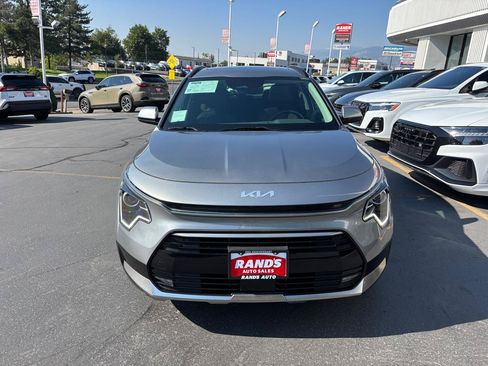 Used 2024 Kia Niro EX Touring FWD image 13