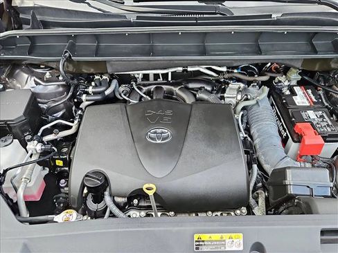 Certified 2021 Toyota Highlander LE image 24