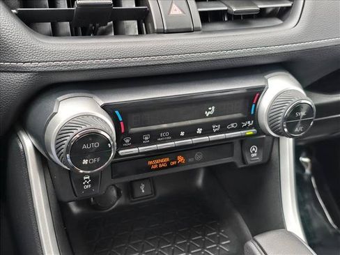 Used 2021 Toyota RAV4 XLE AWD/4WD image 26