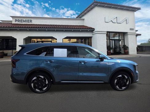 Certified 2025 Kia Sorento EX FWD image 9