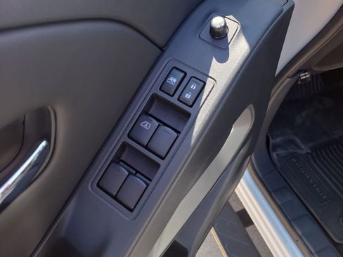 Certified 2025 Nissan Frontier SV w/ SV Convenience Package image 17