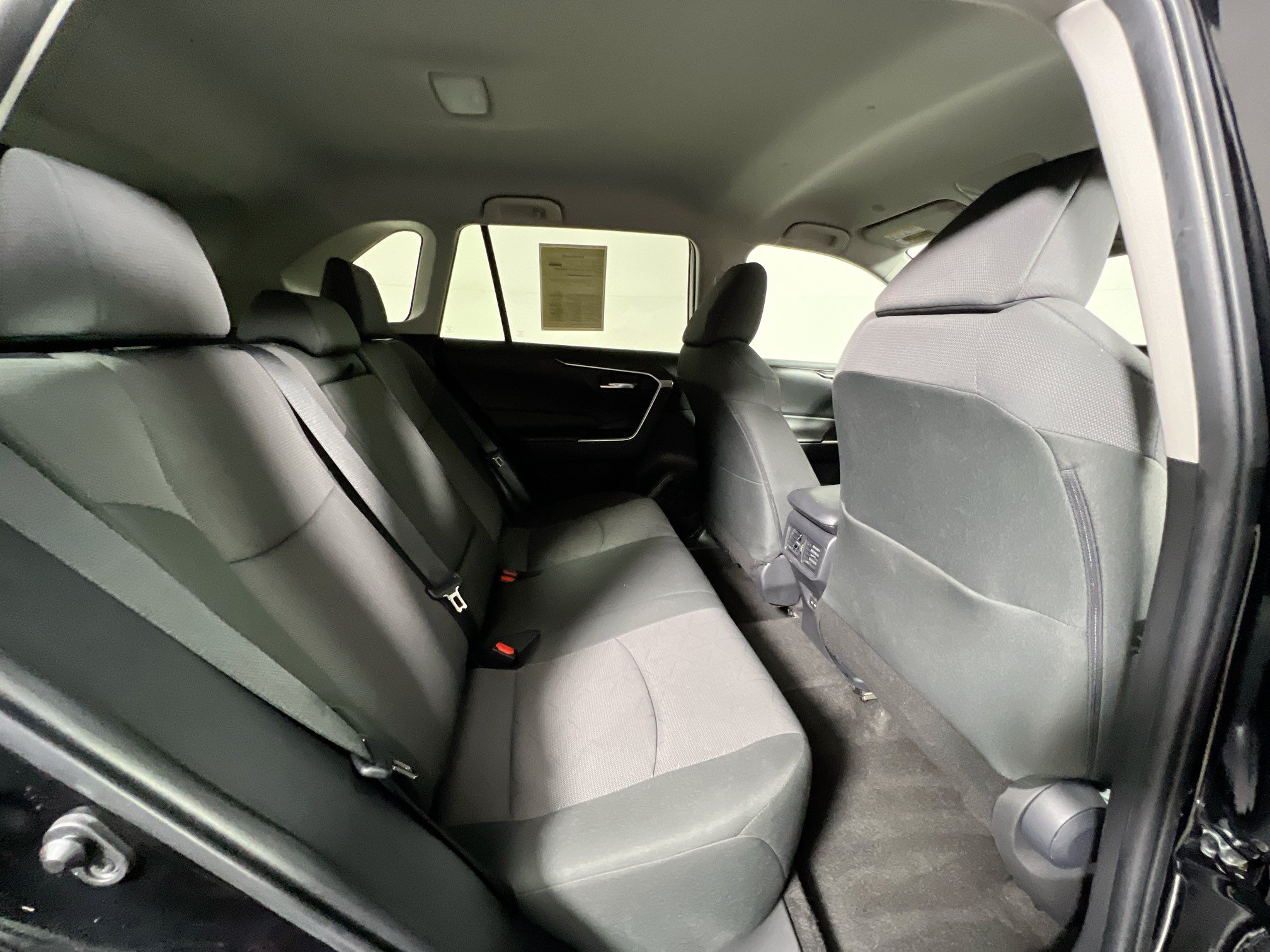 Used 2025 Toyota RAV4 XLE FWD image 33