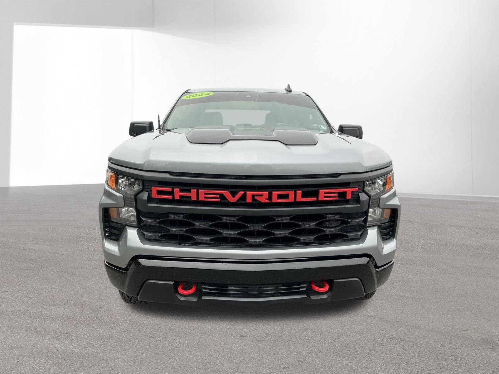 Used 2024 Chevrolet Silverado 1500 Custom Trail Boss w/ LPO, Dark Essentials Package AWD/4WD image 8
