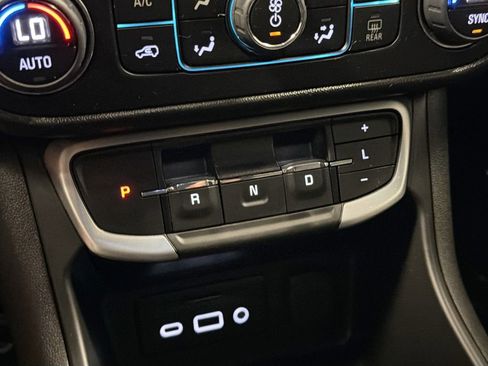 Used 2022 GMC Terrain SLT w/ Tech Package FWD image 19