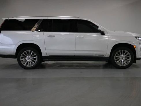 Used 2022 Cadillac Escalade ESV Premium Luxury image 16