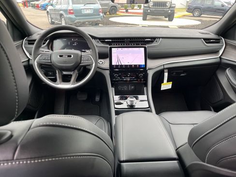 New 2025 Jeep Grand Cherokee Limited w/ Black Appearance Package image 22