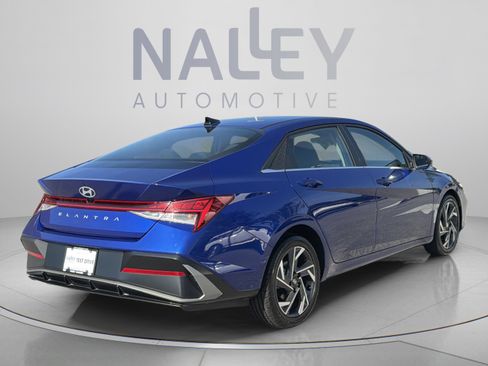Used 2025 Hyundai Elantra SEL FWD image 6
