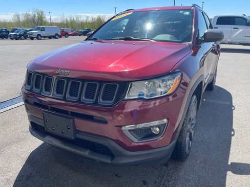 Used 2021 Jeep Compass Latitude w/ Sun and Sound Group AWD/4WD image 3