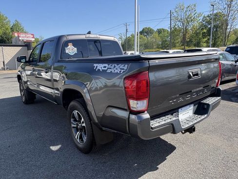 Used 2017 Toyota Tacoma TRD Sport w/ Tow Package image 4