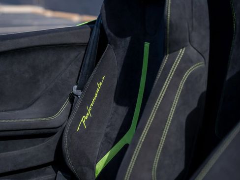 Used 2019 Lamborghini Huracan Performante image 21