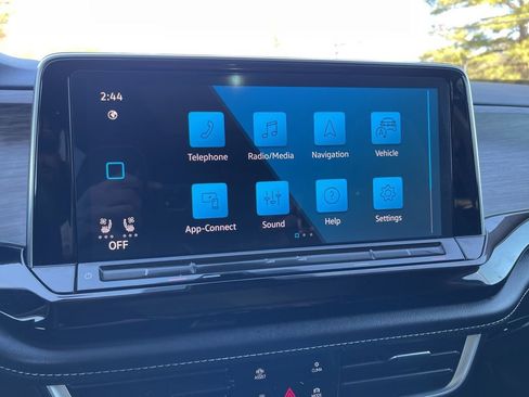 Used 2024 Volkswagen Atlas SEL Premium R-Line image 10