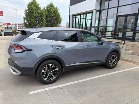 Used 2024 Kia Sportage EX FWD image 2