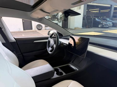 Used 2022 Tesla Model 3 Standard Range RWD image 4