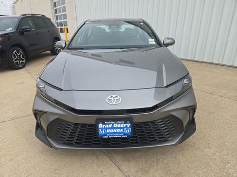 Used 2025 Toyota Camry SE w/ Convenience Package image 3