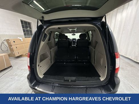 Used 2014 Chrysler Town & Country Touring-L w/ Driver Convenience Group image 35