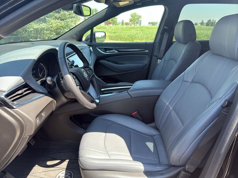 Used 2024 Buick Enclave Essence image 18