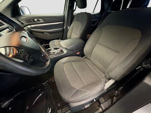 Used 2018 Ford Explorer XLT w/ Equipment Group 201A AWD/4WD image 11