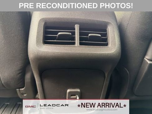 Used 2022 GMC Terrain SLE w/ Driver Convenience Package image 18