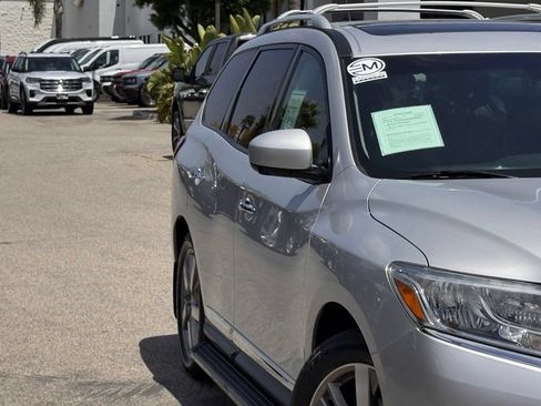 Used 2015 Nissan Pathfinder Platinum w/ Cargo Package FWD image 5