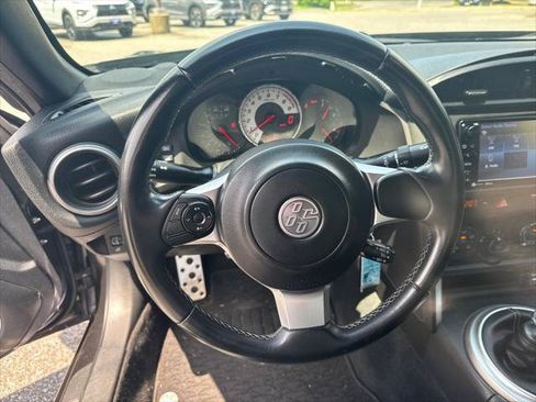Used 2017 Toyota 86 RWD image 14