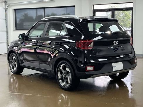 Used 2025 Hyundai Venue SEL FWD image 7