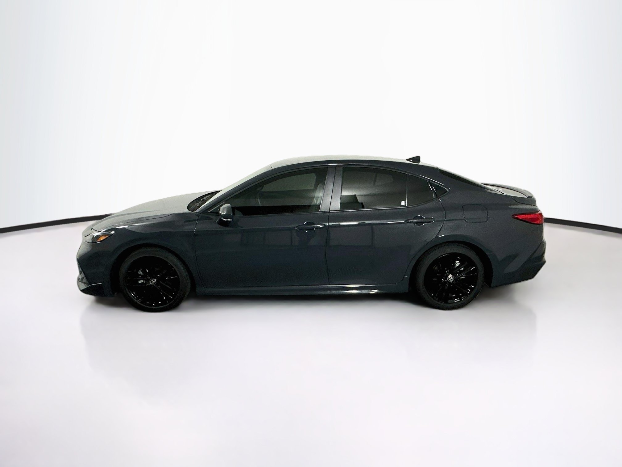 Used 2026 Toyota Camry SE w/ Multimedia Upgrade Package FWD image 4