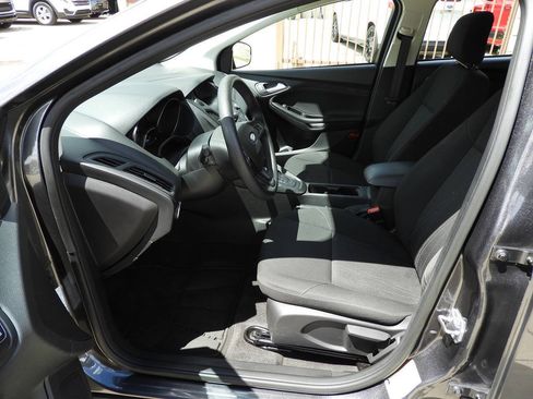 Used 2018 Ford Focus SE FWD image 13