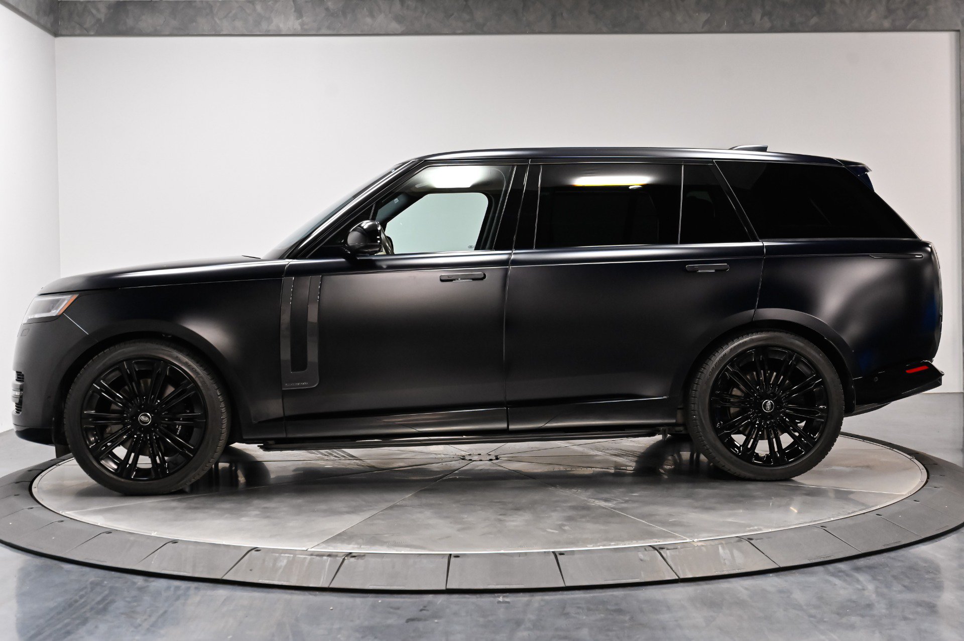 Used 2023 Land Rover Range Rover Long Wheelbase Autobiography AWD/4WD image 12