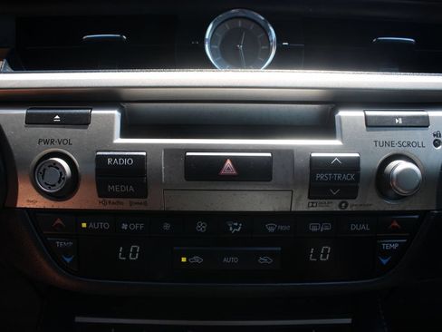 Used 2018 Lexus ES 350 w/ Luxury Package w/Wood Trim FWD image 49