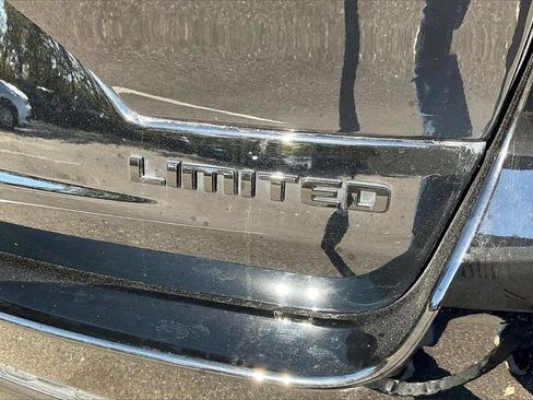 Used 2023 Jeep Grand Cherokee Limited w/ Black Appearance Package image 14