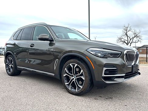Used 2022 BMW X5 xDrive40i w/ Premium Package image 3