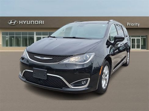 Used 2019 Chrysler Pacifica Touring-L Plus w/ Advanced Safetytec Group image 1