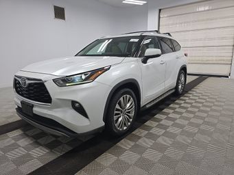 Used 2022 Toyota Highlander Platinum FWD image 1