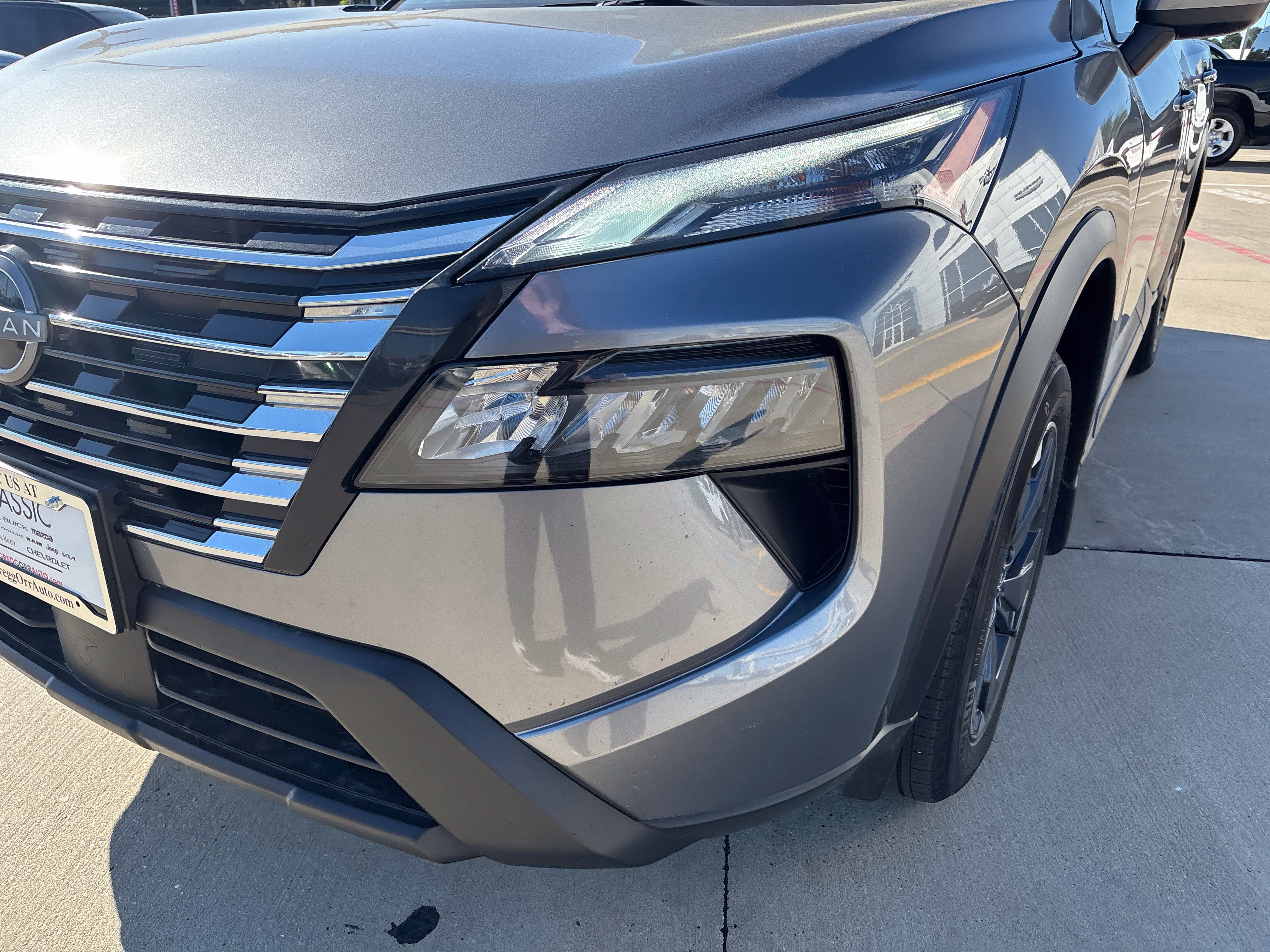 Used 2024 Nissan Rogue SV w/ SV Premium Package FWD image 4