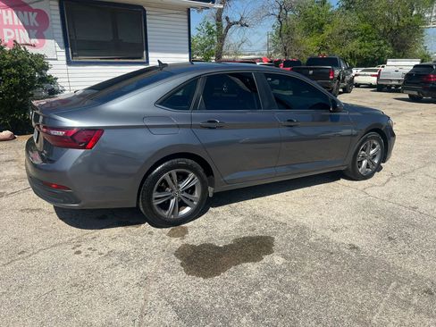 Used 2023 Volkswagen Jetta SE FWD image 5