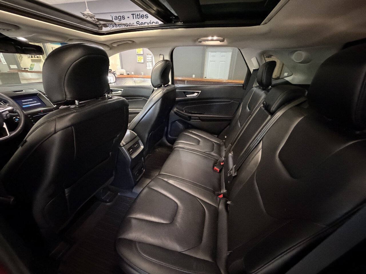 Used 2019 Ford Edge Titanium w/ Cold Weather Package AWD/4WD image 10