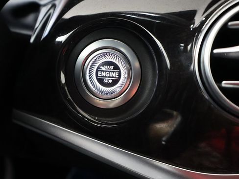 Used 2019 Mercedes-Benz S 560 4MATIC Sedan image 47