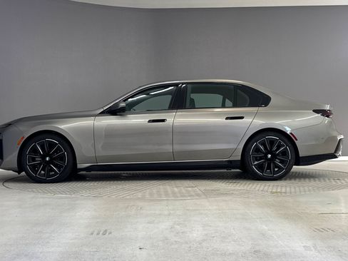 Used 2023 BMW i7 xDrive60 AWD/4WD image 2