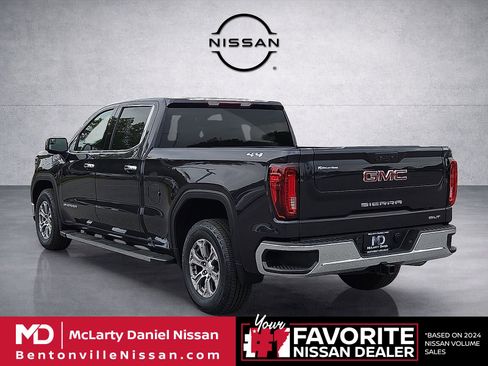 Used 2022 GMC Sierra 1500 SLT AWD/4WD image 4