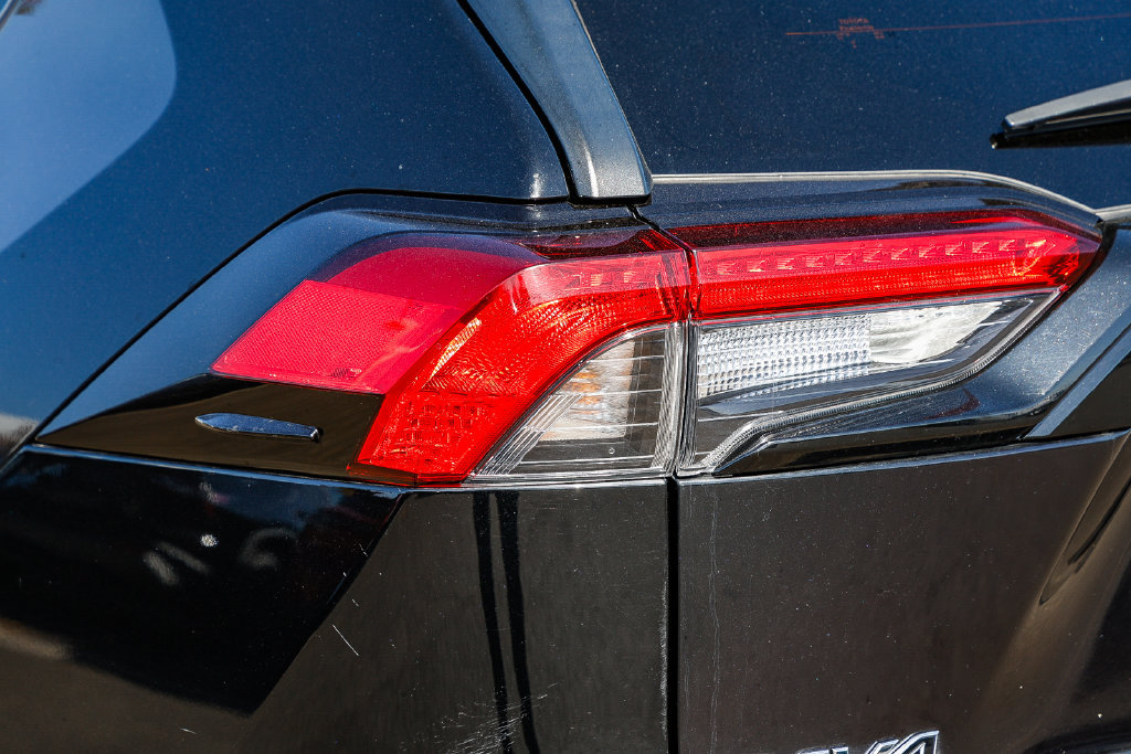 Used 2022 Toyota RAV4 XLE AWD/4WD image 12